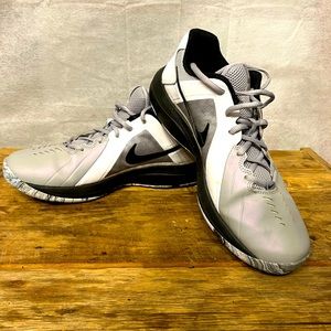 Nike - Air Mavin - mens size 9
